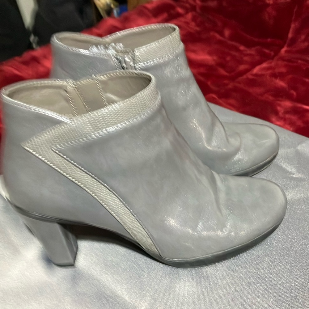 Life Stride Gray Ankle Booties with Sleek Design